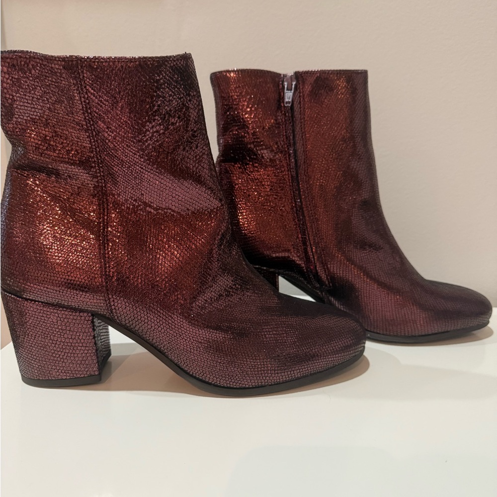 NWOT Metallic Purple Plum Leather Ankle Boots